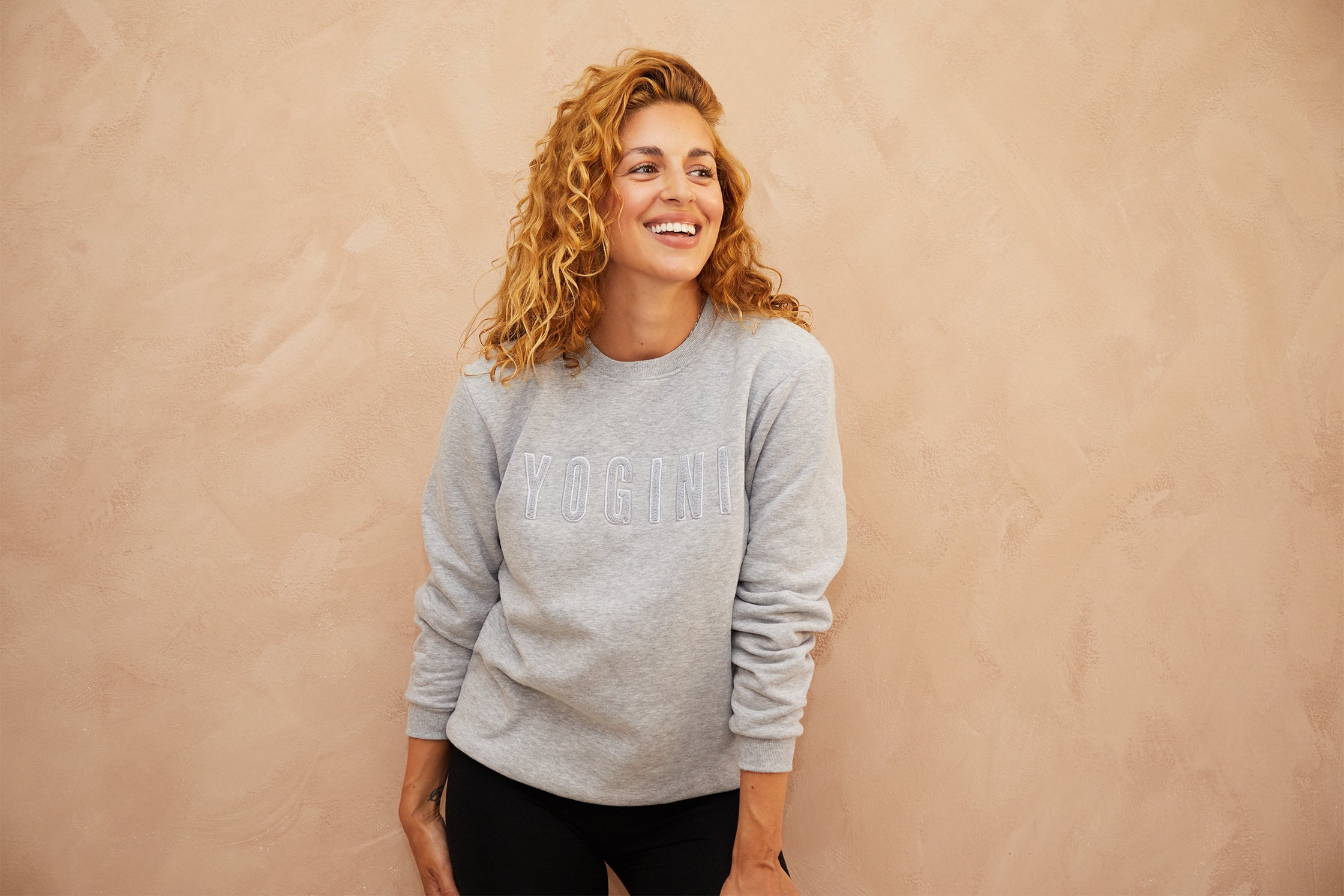 Yogini geborduurd sweatshirt Grijs // Grijs