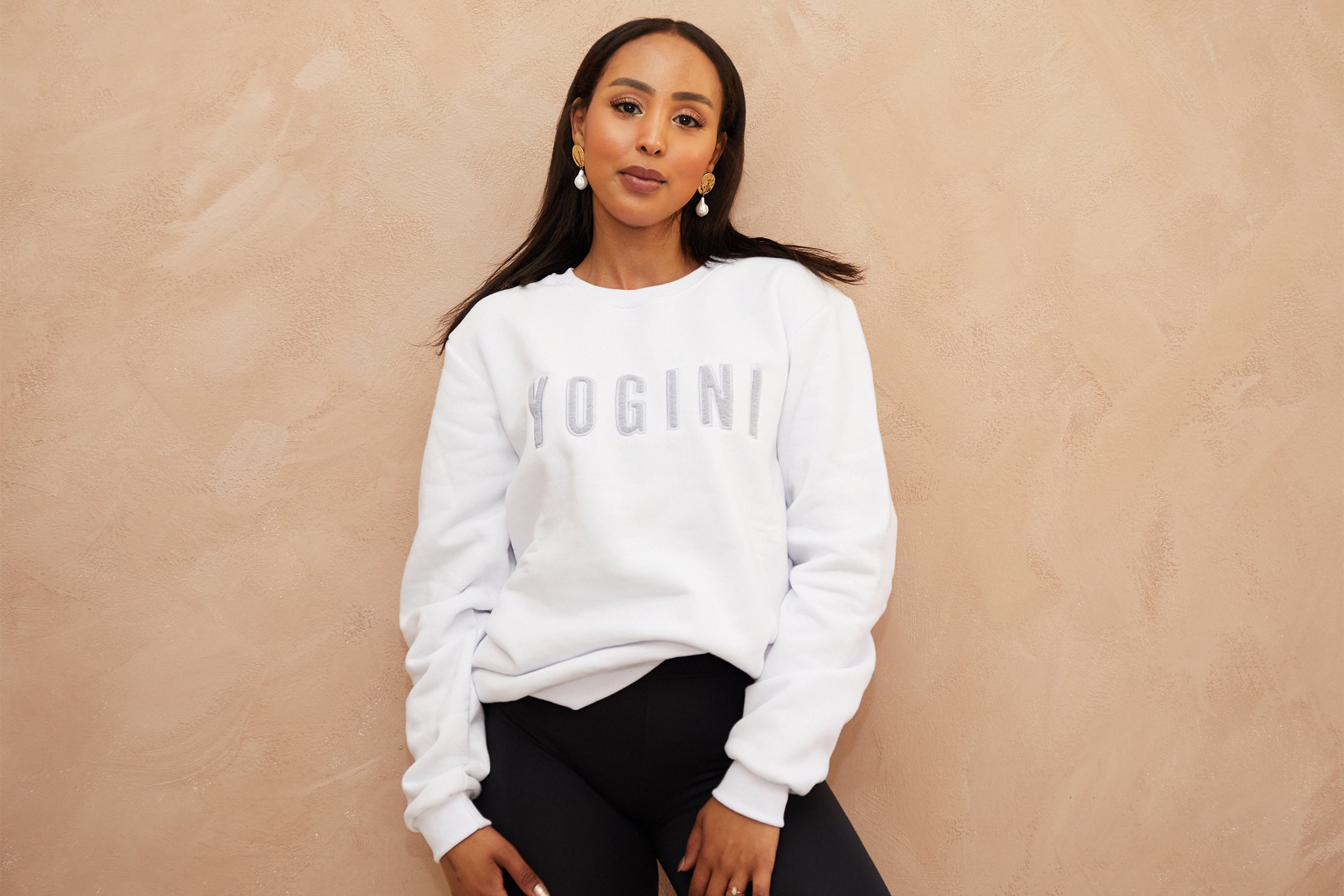 Yogini geborduurd sweatshirt Wit// Grijs