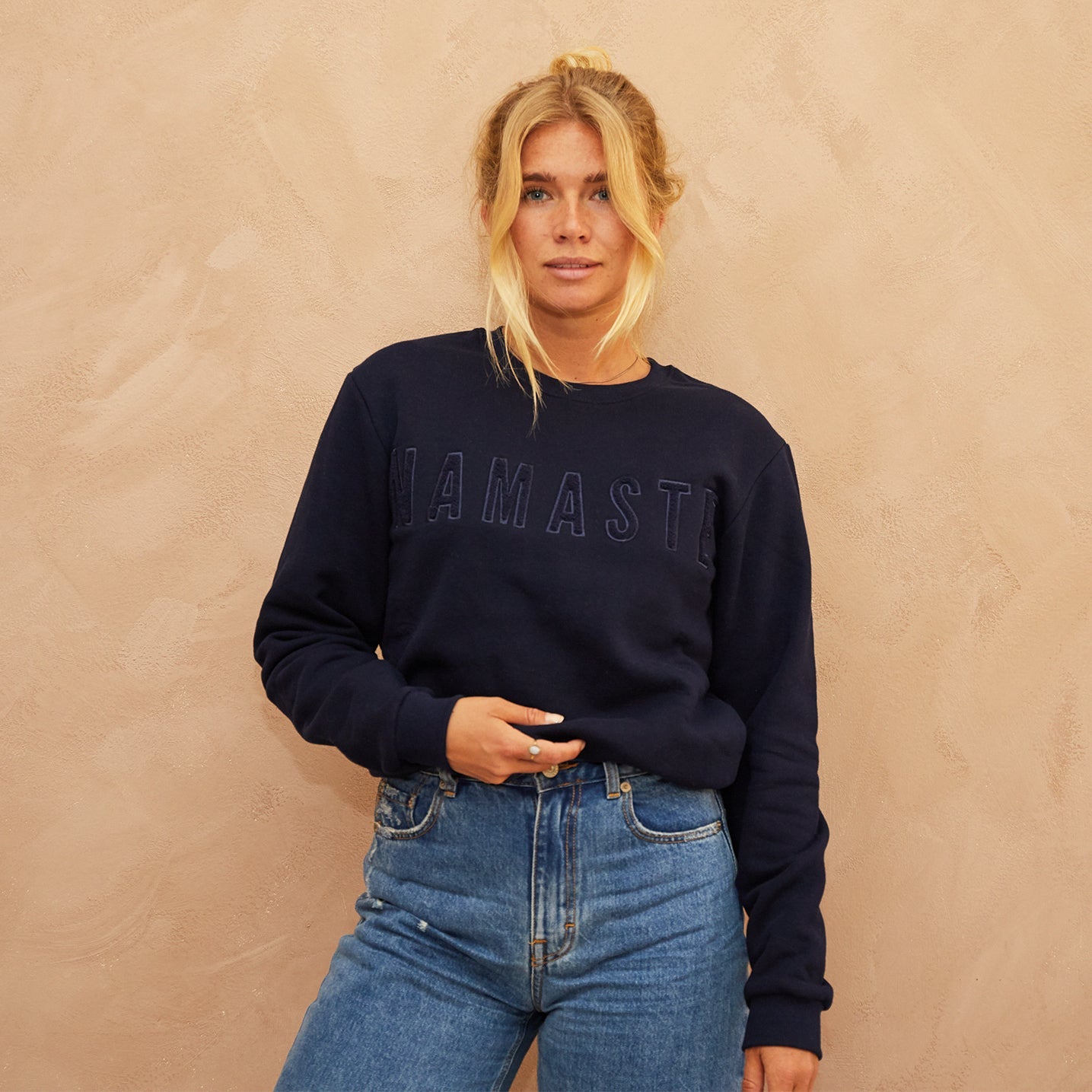 Namaste geborduurd sweatshirt Marineblauw // Marineblauw