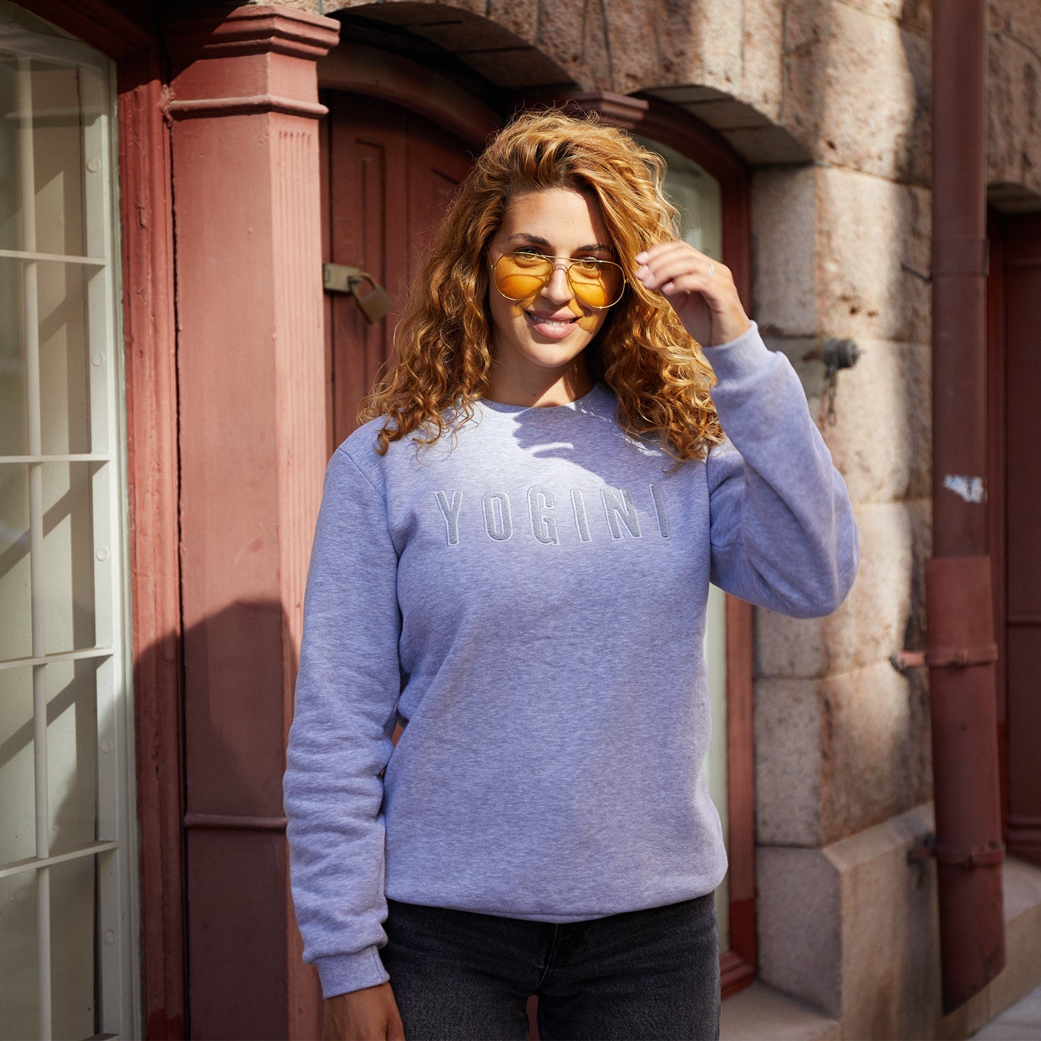 Yogini geborduurd sweatshirt Grijs // Grijs