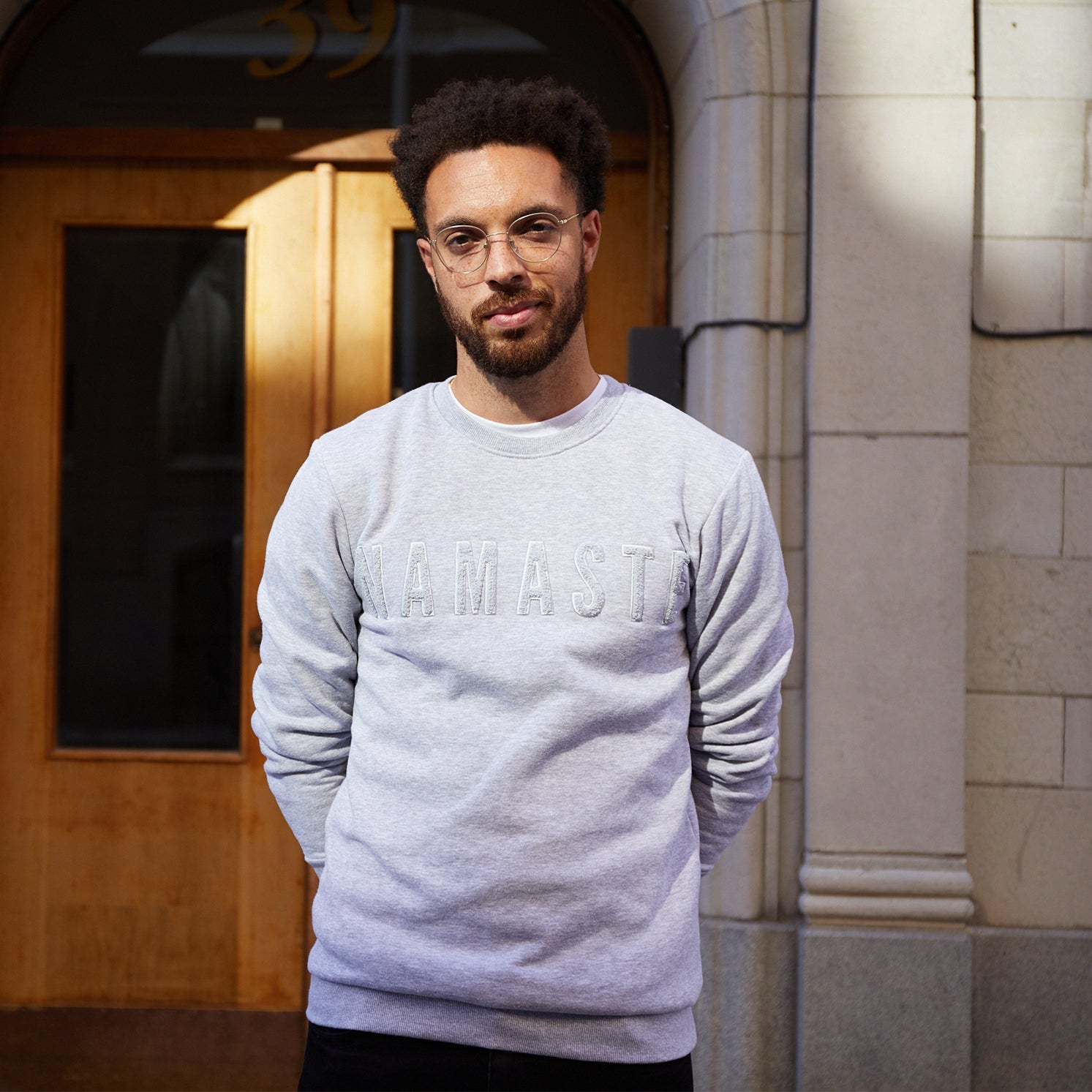 Namaste geborduurd sweatshirt Grijs // Grijs