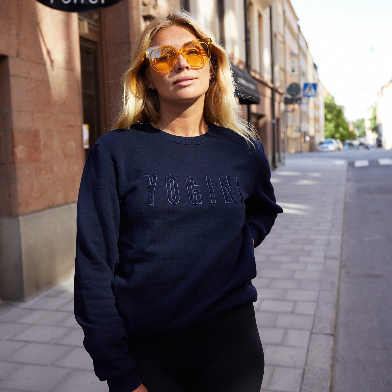 Yogini geborduurd sweatshirt Marineblauw // Marineblauw