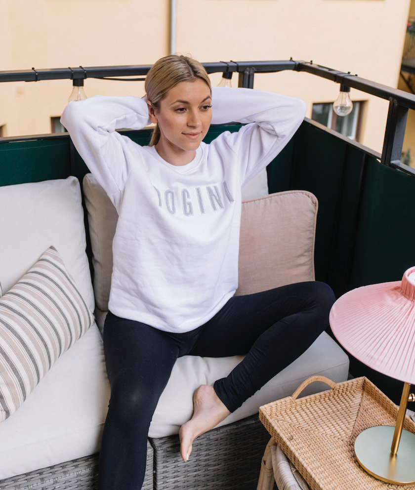 Yogini geborduurd sweatshirt Wit// Grijs