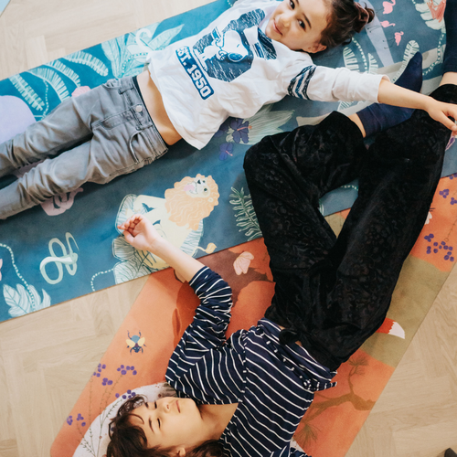 Kinderen yogamat door Karin Lundström Design: Groen bos